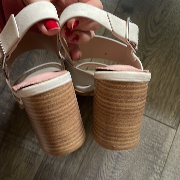 Strappy block heel sandals - Picture 6 of 9